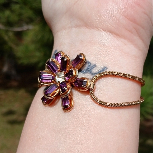 Vintage Gold Tone Bracelet With Purple Glass Flower Unsigned 7.5" - Picture 4 of 11